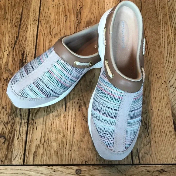 Easy Spirit SlipOns. Size 8 1/2 W - Picture 1 of 7